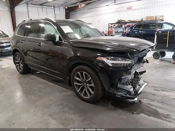 YV4A22PK2J1197070 2018 VOLVO XC90 - Image 1