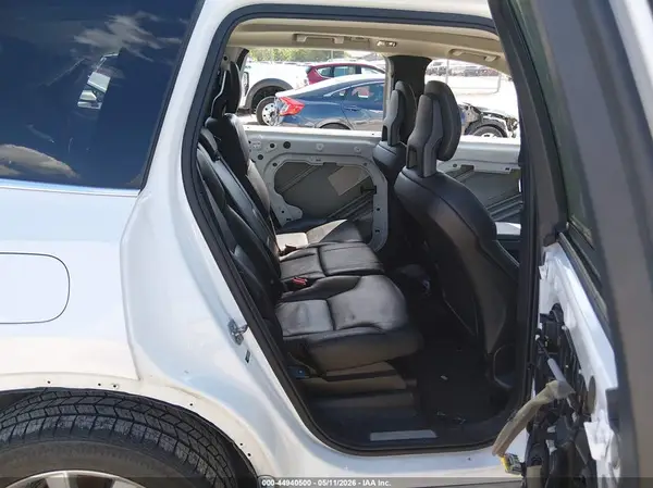 YV4A22PK2J1207323 2018 VOLVO XC90 - Image 8