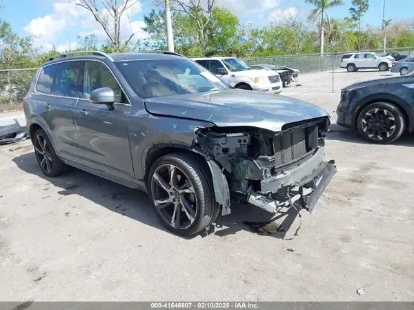 YV4A22PK2J1323959 2018 VOLVO XC90 - Image 1