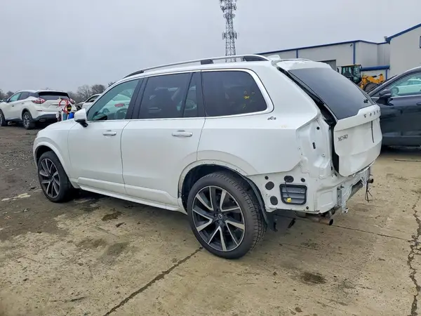 YV4A22PK2J1367041 2018 VOLVO XC90 - Image 2