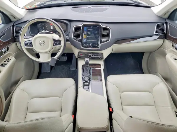 YV4A22PK2J1367041 2018 VOLVO XC90 - Image 8