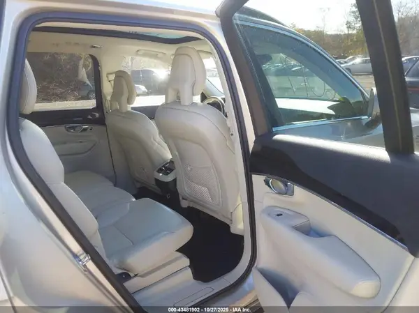 YV4A22PK2J1376810 2018 VOLVO XC90 - Image 8