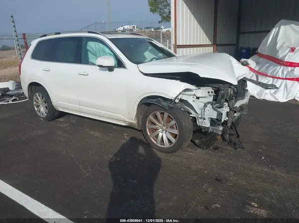 YV4A22PK2J1379884 2018 VOLVO XC90 - Image 1