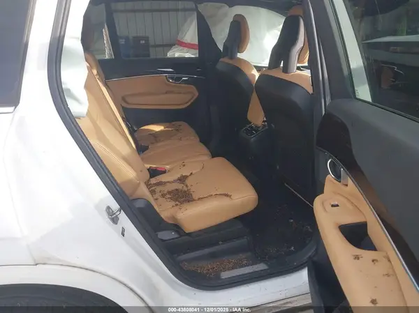 YV4A22PK2J1379884 2018 VOLVO XC90 - Image 8