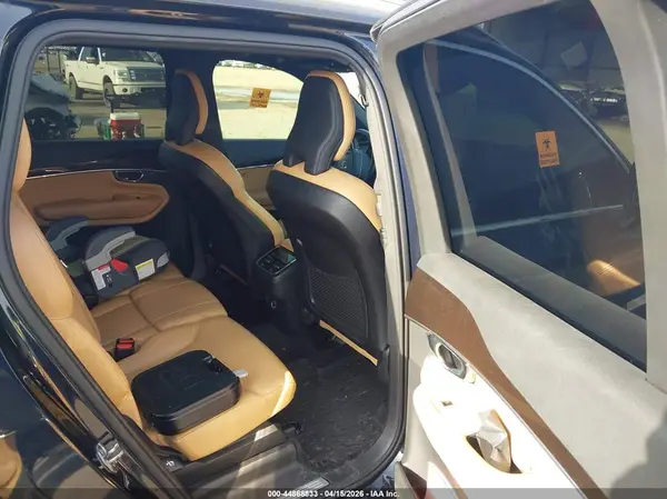 YV4A22PK2K1425876 2019 VOLVO XC90 - Image 8