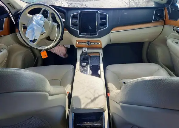 YV4A22PK2M1686010 2021 VOLVO XC90 - Image 8