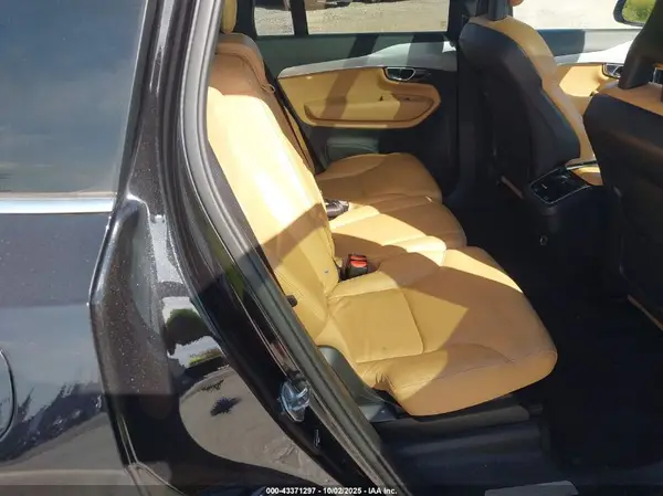 YV4A22PK3G1025218 2016 VOLVO XC90 - Image 8