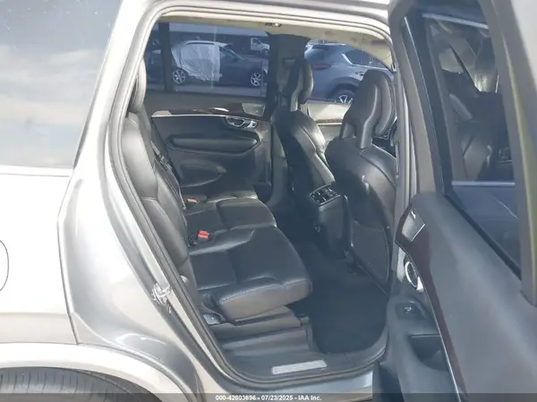 YV4A22PK3G1049583 2016 VOLVO XC90 - Image 8