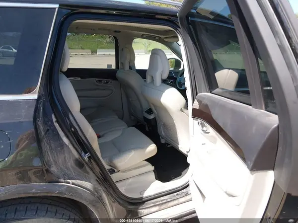 YV4A22PK3G1071230 2016 VOLVO XC90 - Image 8