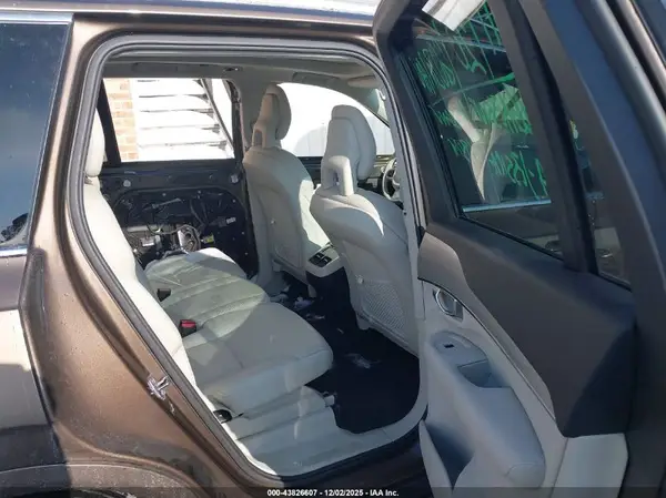 YV4A22PK3H1132562 2017 VOLVO XC90 - Image 8