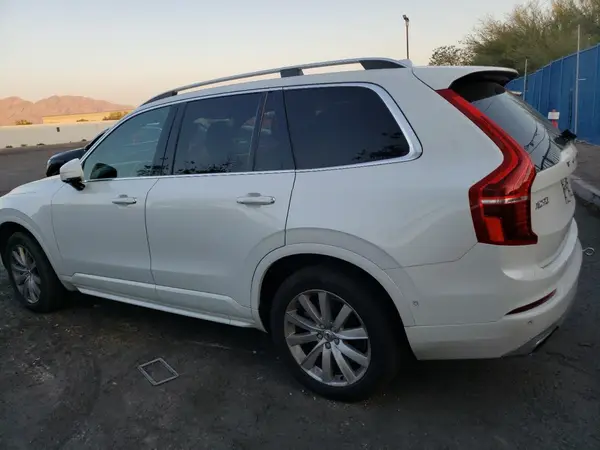 YV4A22PK3J1368960 2018 VOLVO XC90 - Image 2