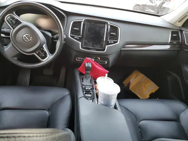 YV4A22PK3J1368960 2018 VOLVO XC90 - Image 8