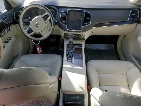 YV4A22PK3J1375181 2018 VOLVO XC90 - Image 8