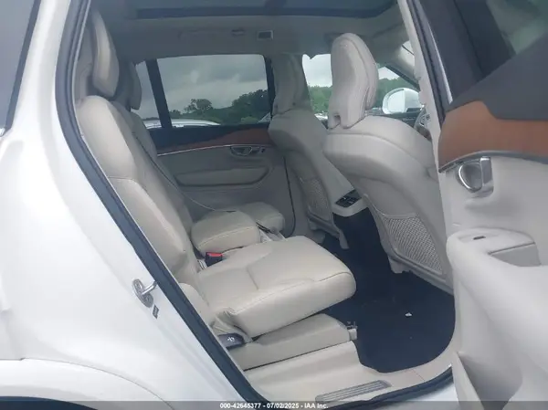 YV4A22PK3N1869871 2022 VOLVO XC90 - Image 8
