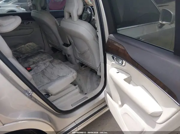 YV4A22PK4G1037040 2016 VOLVO XC90 - Image 8