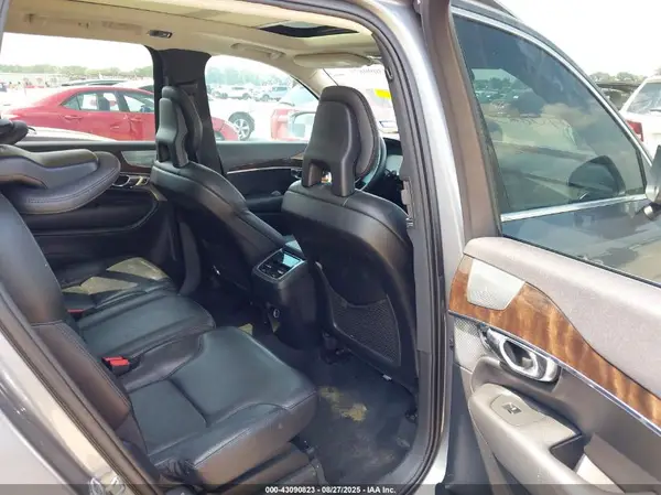 YV4A22PK4G1042710 2016 VOLVO XC90 - Image 8