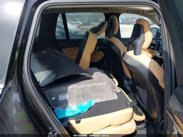 YV4A22PK4G1050063 2016 VOLVO XC90 - Image 8