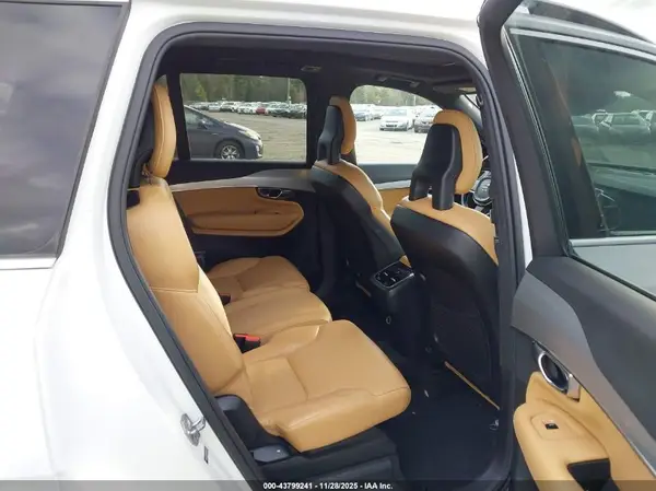 YV4A22PK4H1149368 2017 VOLVO XC90 - Image 8