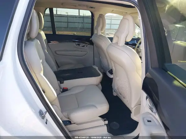 YV4A22PK4H1157261 2017 VOLVO XC90 - Image 8