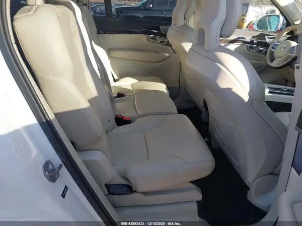 YV4A22PK4H1162122 2017 VOLVO XC90 - Image 8