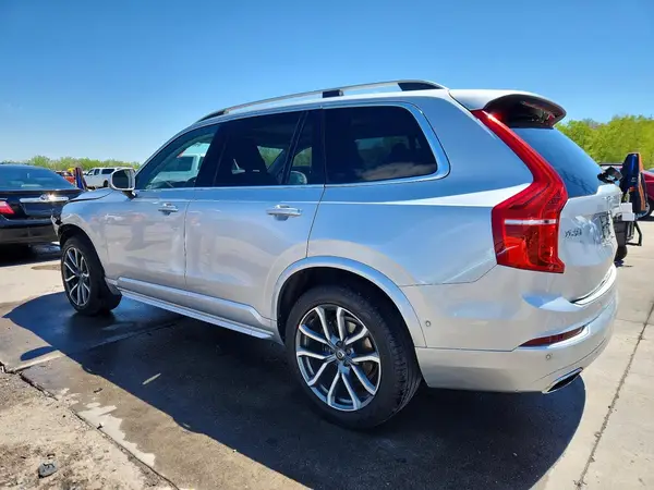 YV4A22PK4J1194932 2018 VOLVO XC90 - Image 2