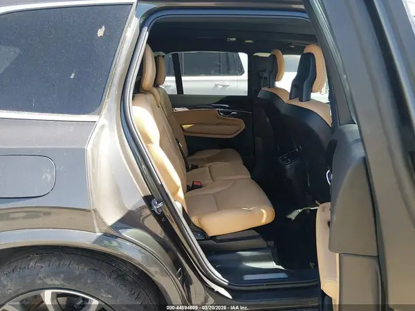 YV4A22PK4J1335482 2018 VOLVO XC90 - Image 8