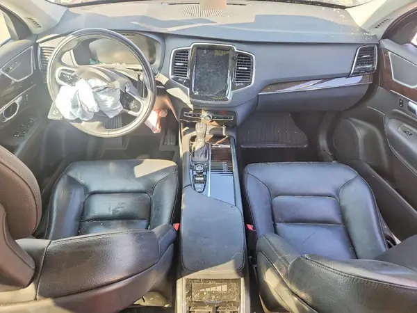 YV4A22PK4J1368921 2018 VOLVO XC90 - Image 8