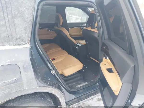 YV4A22PK4J1388232 2018 VOLVO XC90 - Image 8