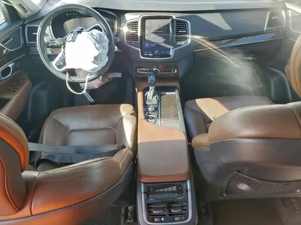 YV4A22PK4K1424924 2019 VOLVO XC90 - Image 8