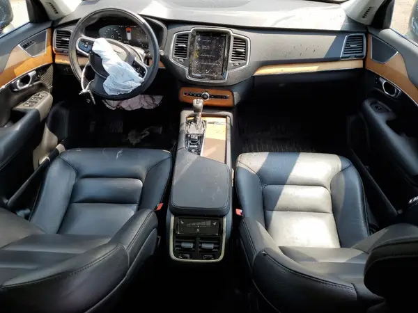 YV4A22PK4M1748801 2021 VOLVO XC90 - Image 8
