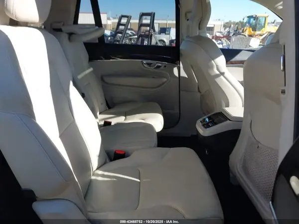 YV4A22PK5H1117478 2017 VOLVO XC90 - Image 8