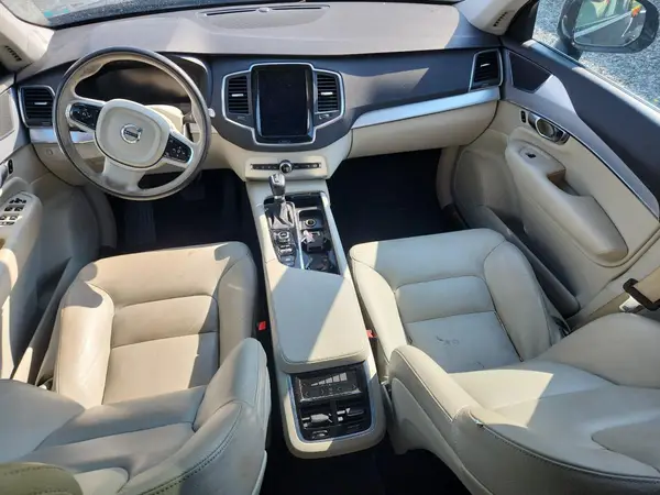 YV4A22PK5H1158015 2017 VOLVO XC90 - Image 8