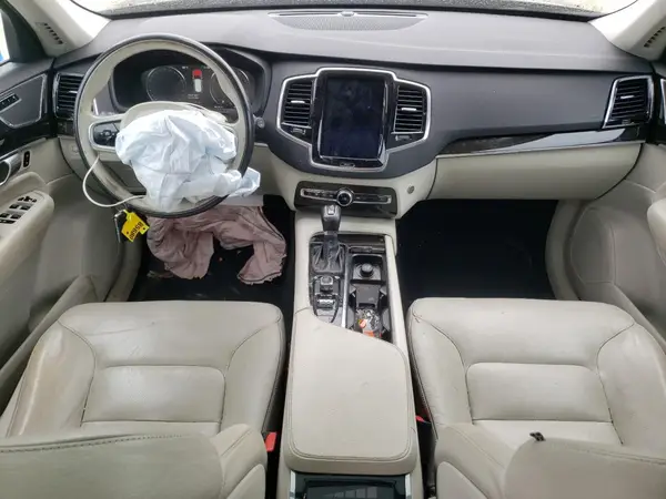 YV4A22PK5J1321638 2018 VOLVO XC90 - Image 8