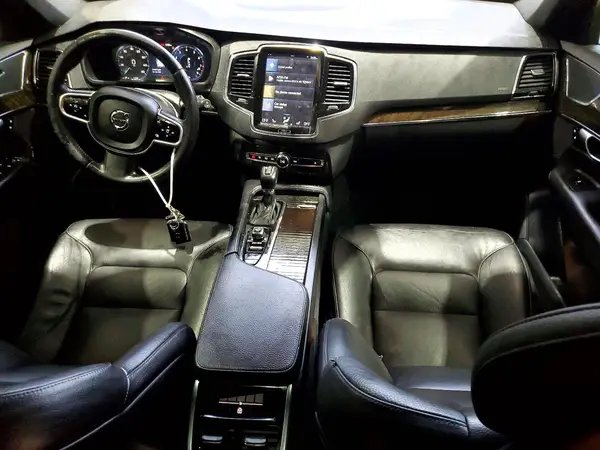 YV4A22PK5J1327987 2018 VOLVO XC90 - Image 8