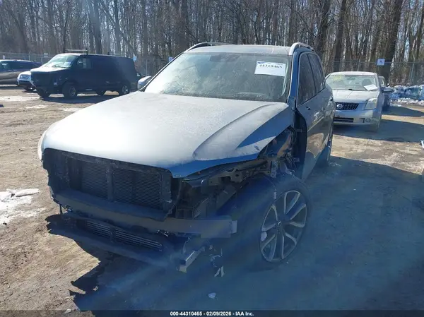 YV4A22PK5K1505575 2019 VOLVO XC90 - Image 2