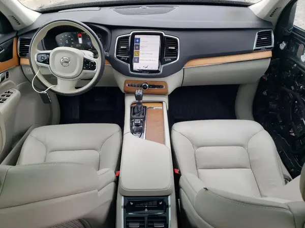YV4A22PK5N1785261 2022 VOLVO XC90 - Image 8
