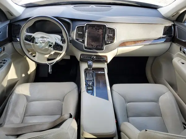 YV4A22PK6H1110412 2017 VOLVO XC90 - Image 8