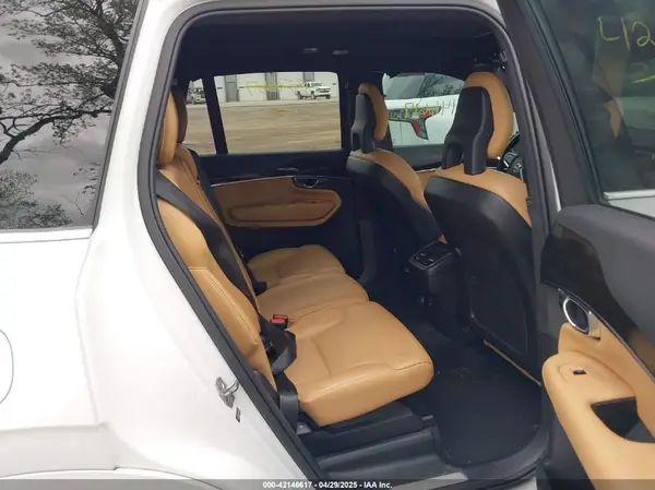 YV4A22PK6J1337167 2018 VOLVO XC90 - Image 8