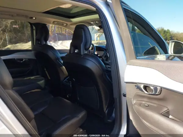 YV4A22PK7G1094817 2016 VOLVO XC90 - Image 8