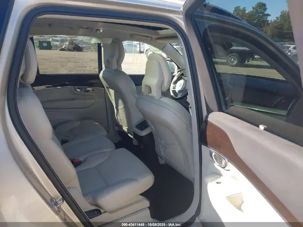 YV4A22PK7H1106501 2017 VOLVO XC90 - Image 8