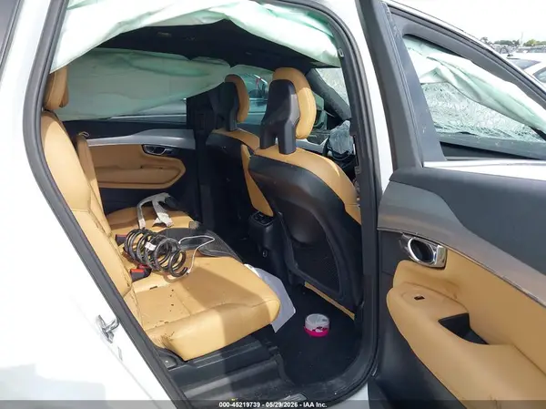 YV4A22PK7H1108071 2017 VOLVO XC90 - Image 8