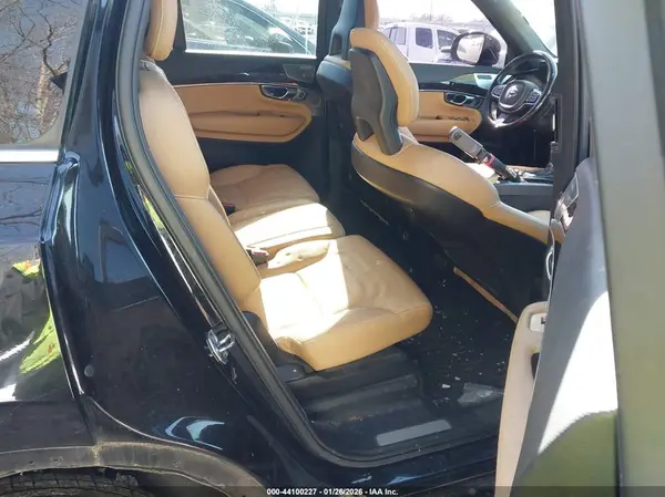 YV4A22PK7H1175186 2017 VOLVO XC90 - Image 8