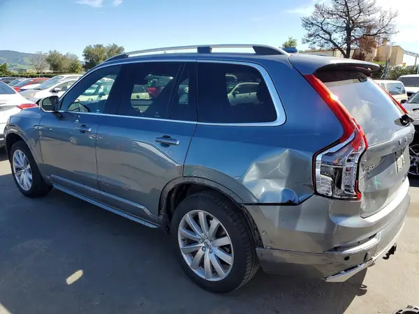 YV4A22PK7J1212680 2018 VOLVO XC90 - Image 2