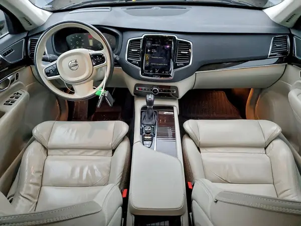 YV4A22PK7J1335654 2018 VOLVO XC90 - Image 8