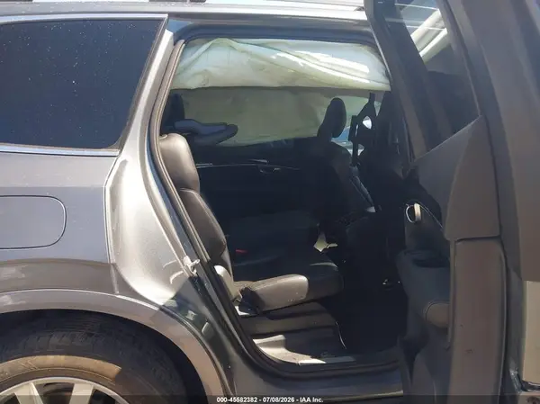 YV4A22PK7J1337775 2018 VOLVO XC90 - Image 8