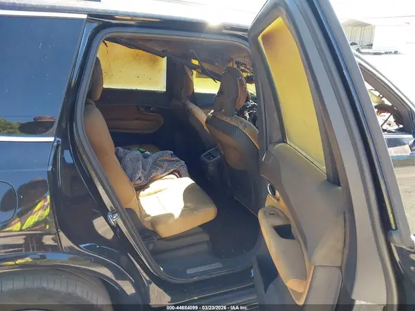 YV4A22PK8G1045075 2016 VOLVO XC90 - Image 8