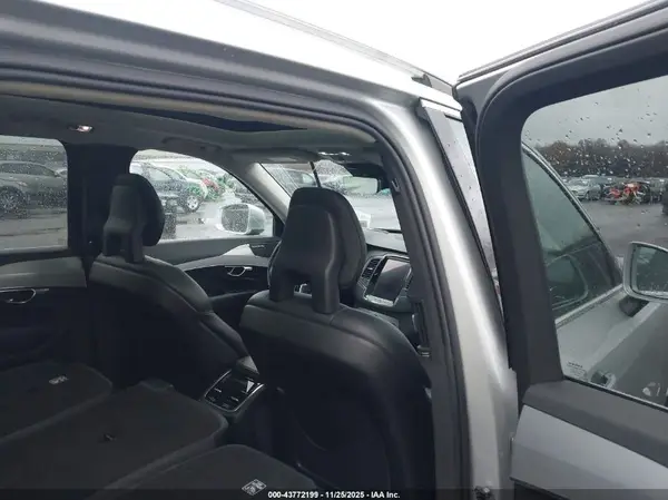 YV4A22PK8H1112467 2017 VOLVO XC90 - Image 8