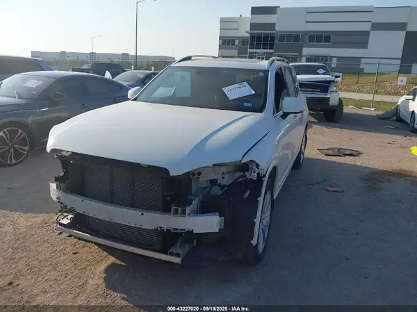 YV4A22PK8H1131875 2017 VOLVO XC90 - Image 2