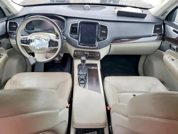 YV4A22PK8H1177075 2017 VOLVO XC90 - Image 8