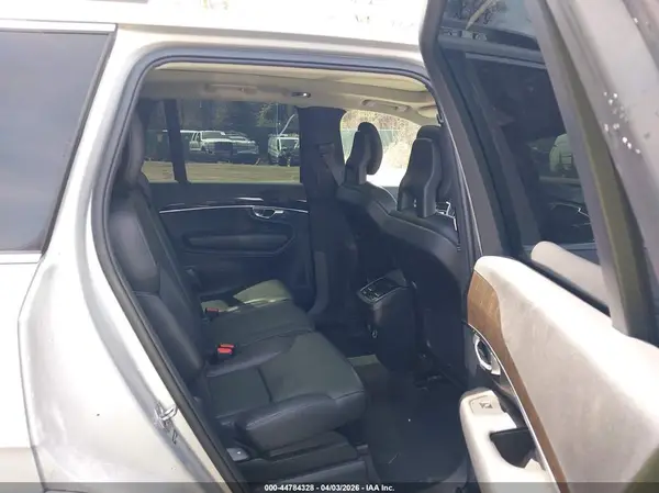 YV4A22PK8H1183989 2017 VOLVO XC90 - Image 8